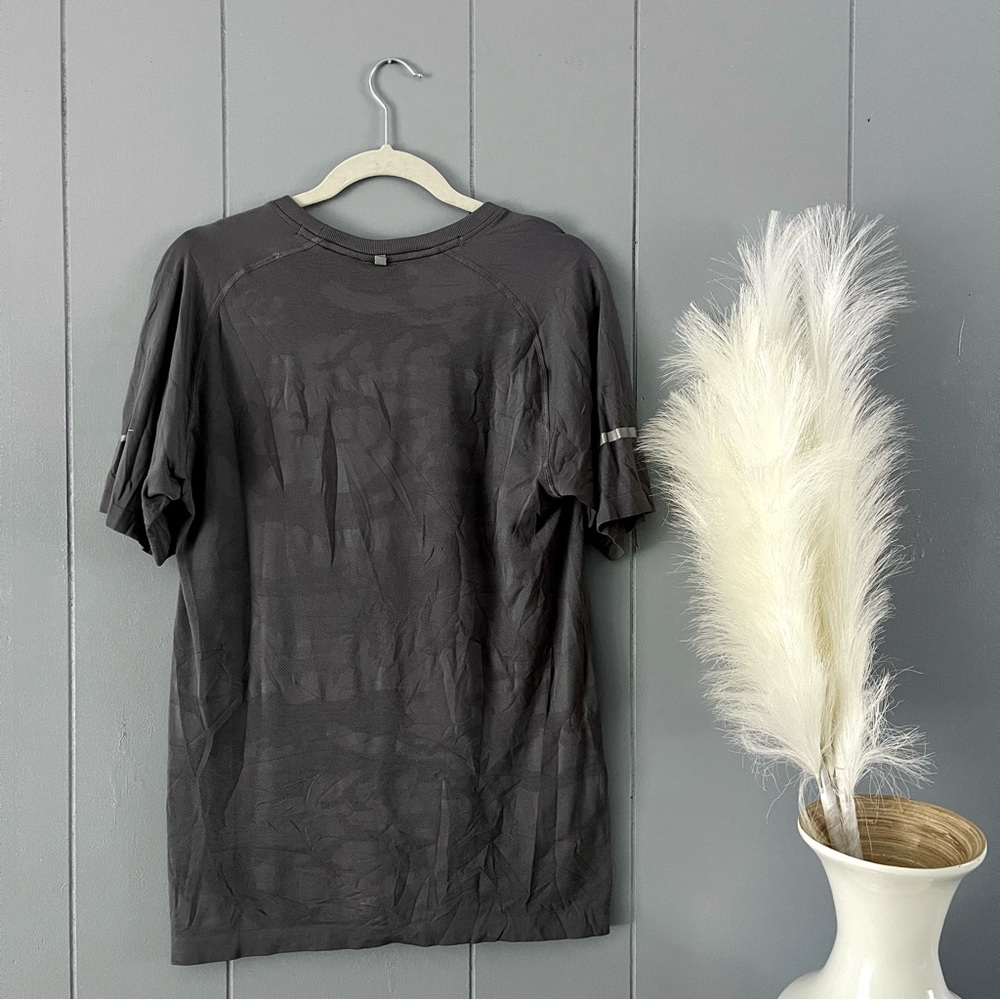 NWT Men’s Nike Running Tee - Picture 3 of 4